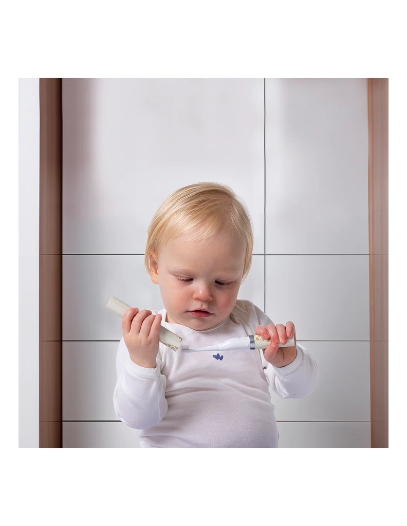baby-sonic-toothbrush-giraffe.jpg-2.webp